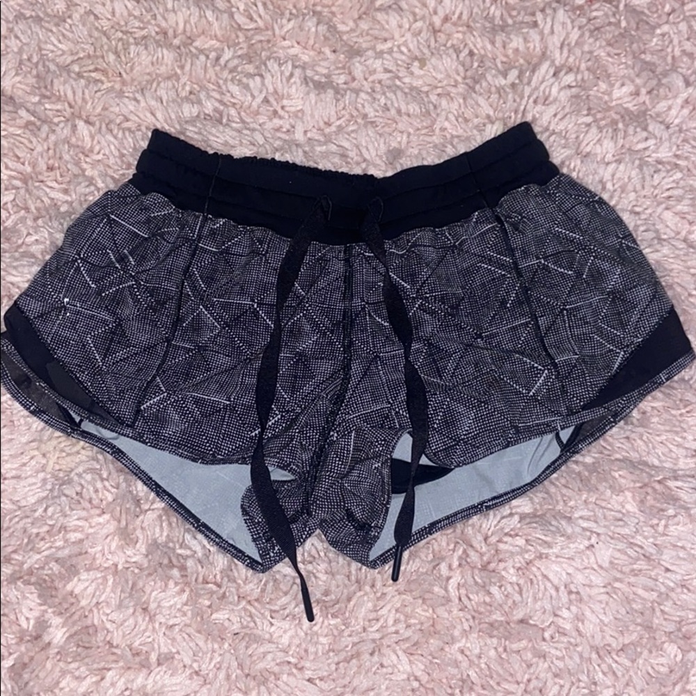 lululemon hotty hot shorts 2.5 inseam